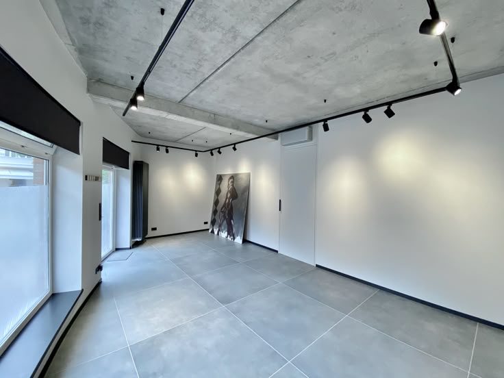 Amplio local comercial de doble altura en el centro de Olaya - imagen 3