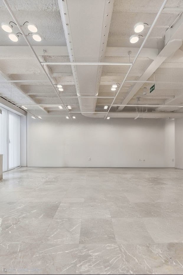 Amplio local comercial de doble altura en el centro de Olaya - imagen 6